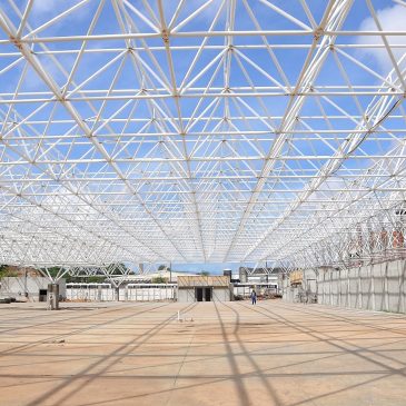 Estrutura espacial do telhado do Centro de Convenções começa a ser montada
